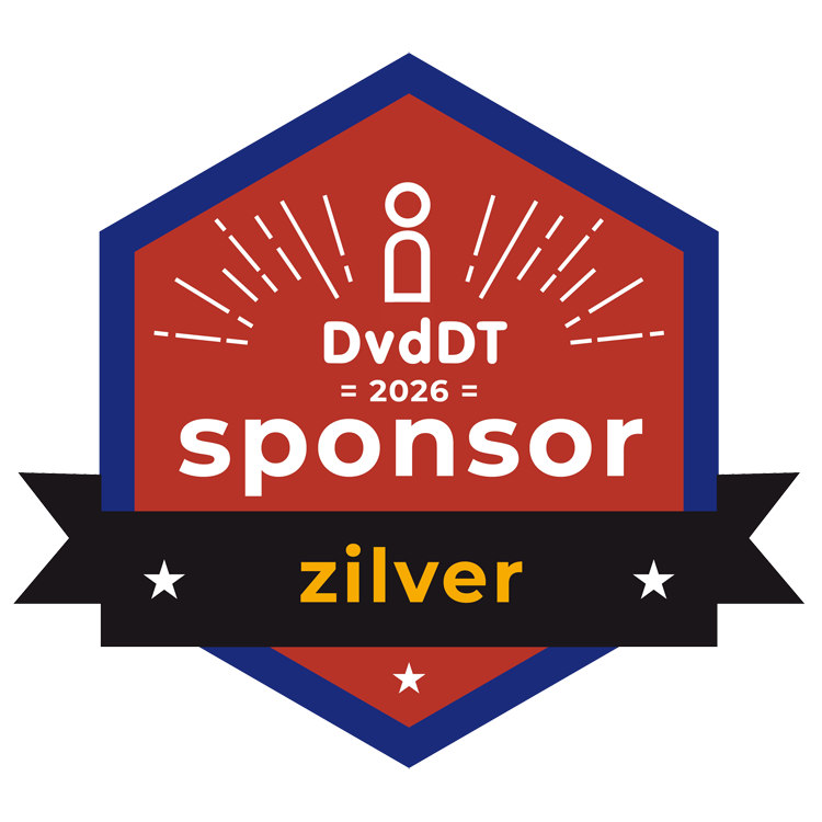 Logo Zilver Sponsor: blauwe rand, binnenin rood. Witte streepjes bij het logo van Dag van de Digitale Toegankelijkheid, eronder het jaartal en ‘sponsor’. In de banner ‘Zilver’.